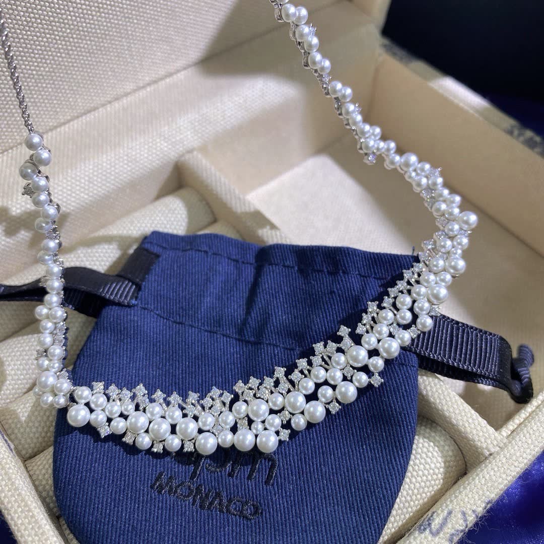 APM Monaco Elegant Diamond Necklace